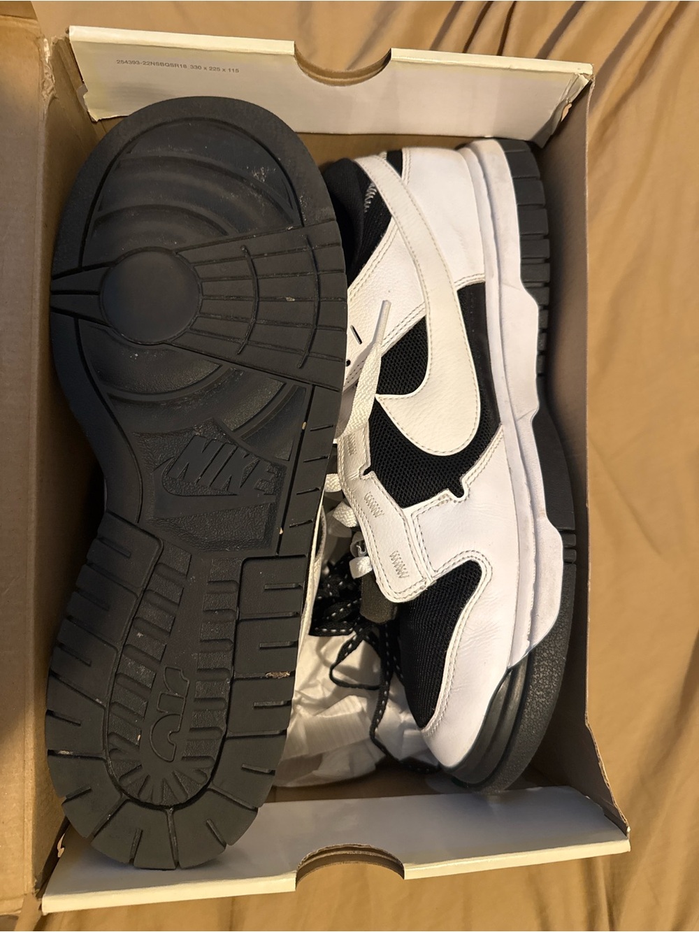 Nike Men White and Black Low-Top Sneakers